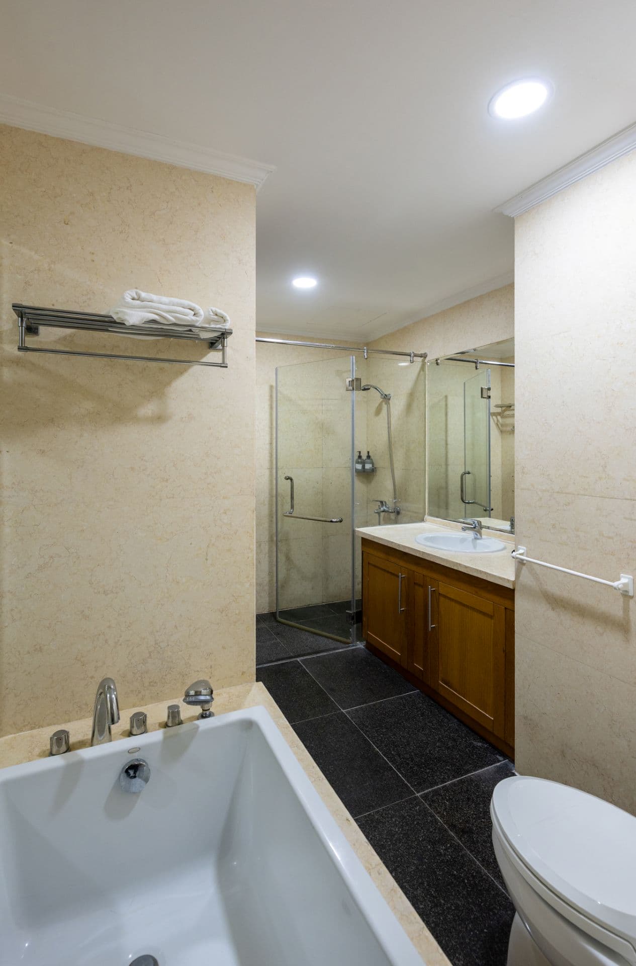 Cho thuê Homestay Royal City 2 Phòng Ngủ